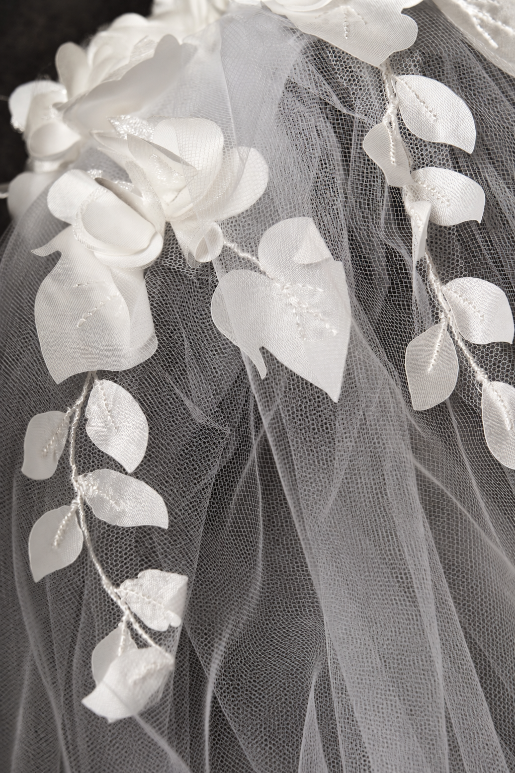 Alice Veil, detail 1